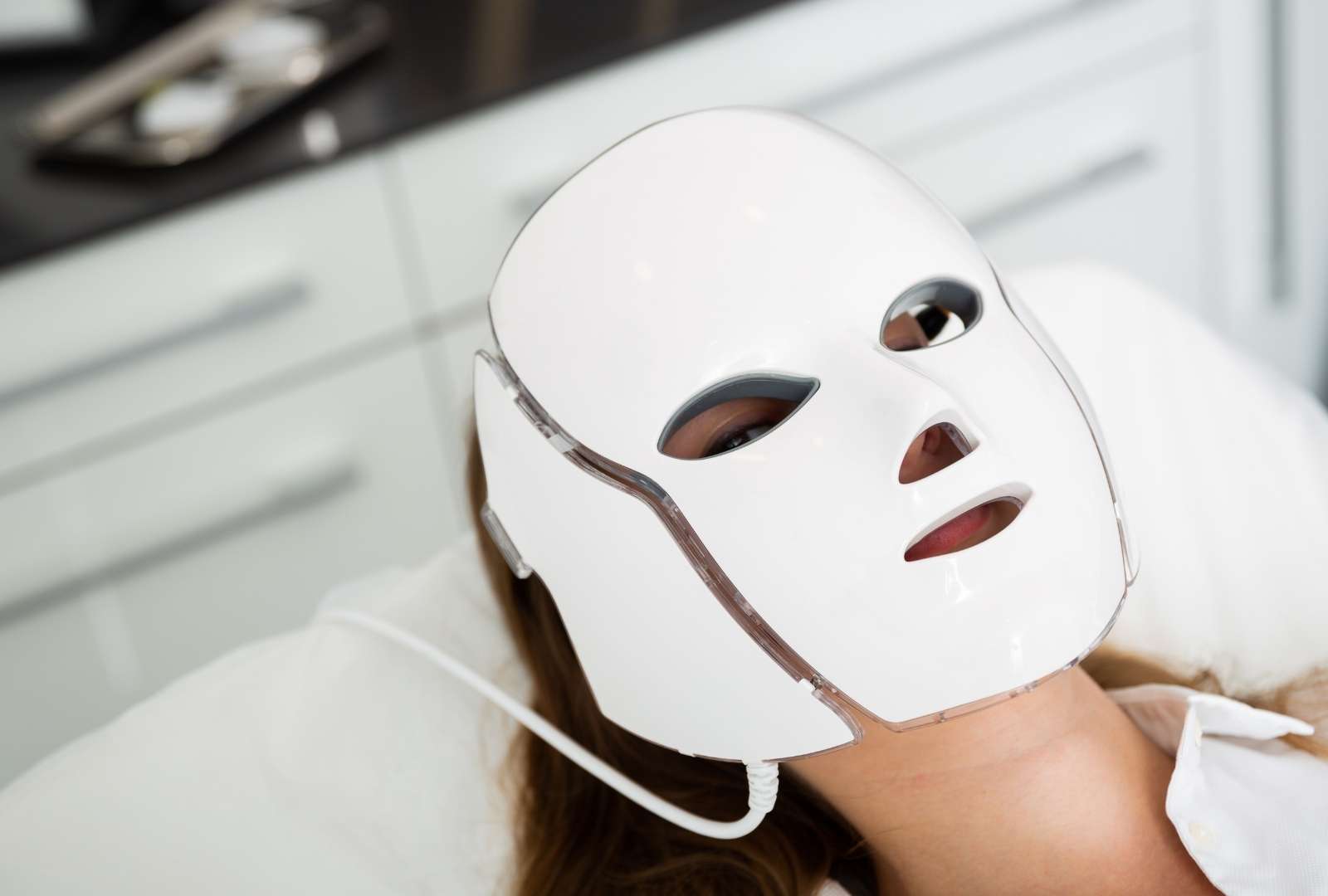 Máscara LED profesional: la cromoterapia y sus aplicaciones en estética