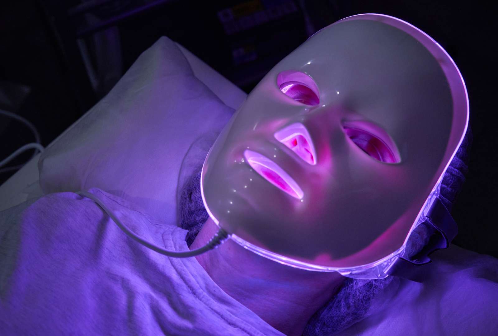 cromoterapia con máscara de luz LED